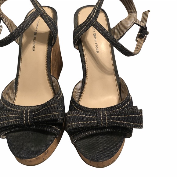 [SOLD] Tommy Hilfiger Jean Bow Wedges - Picture 2 of 5